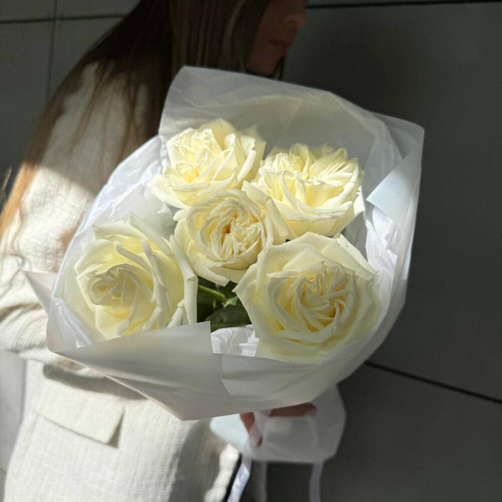 Белые розы / 5 белых роз / розы для мамы