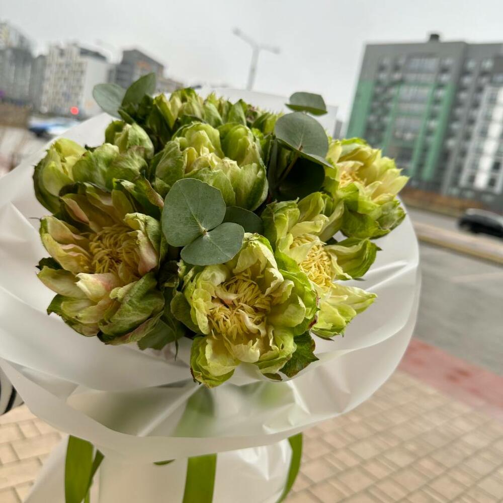 Monobucket of roses