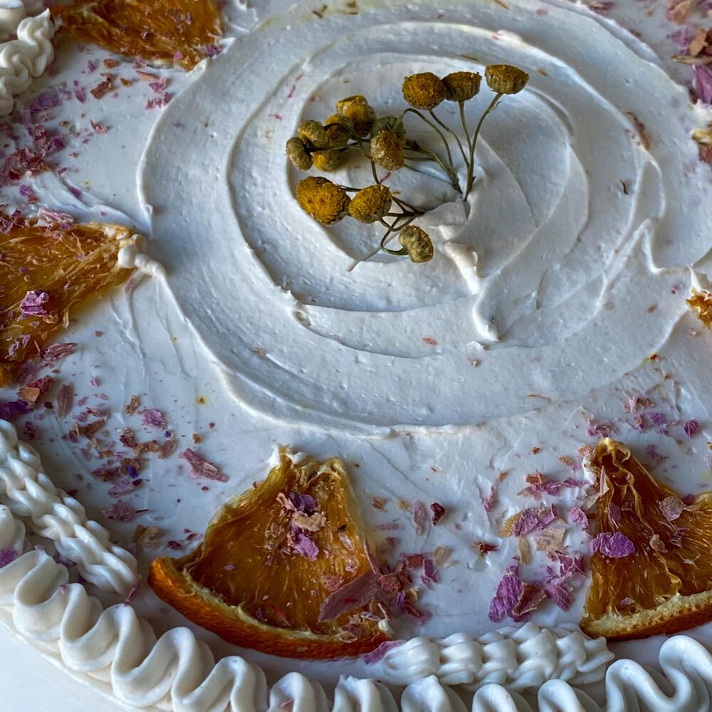 Морковный торт с карамелью и сливочным кремом