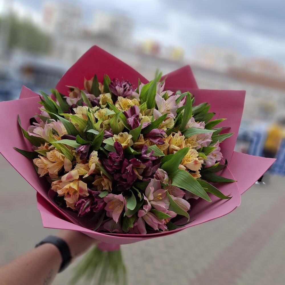Букет альстромерий