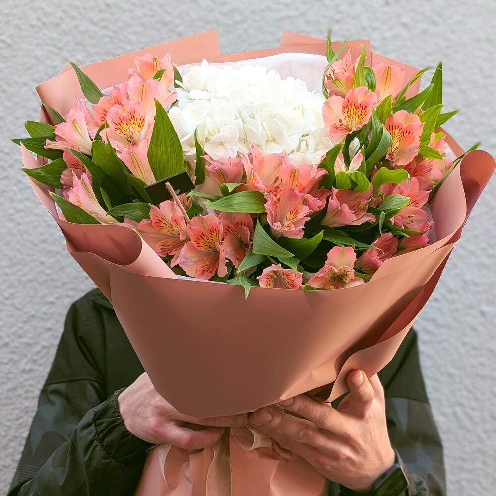 White hydrangea and alstroemeria