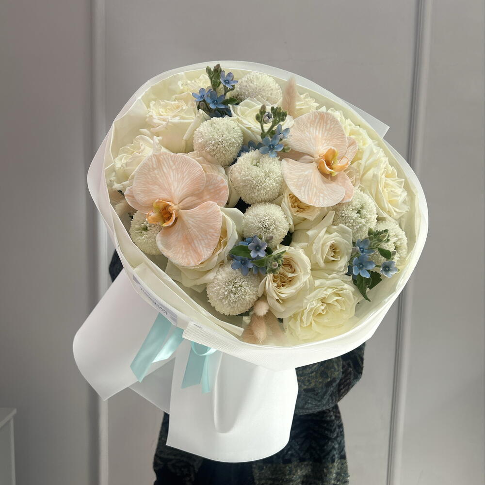 Premium bouquet of Momoko and orchids