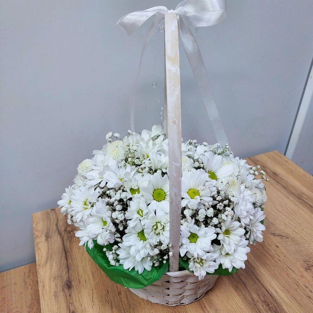 Хризантемы в корзине
