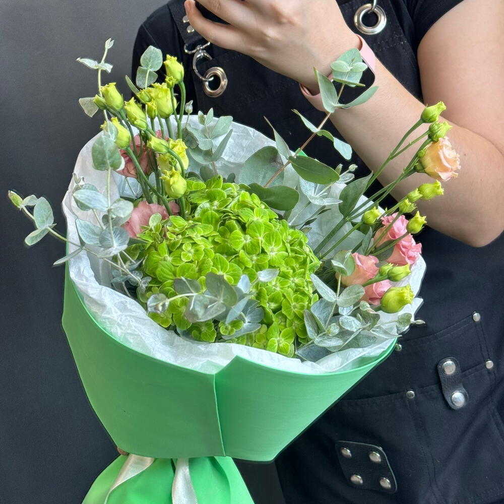 Букет из гортензии и эустомы 🌿