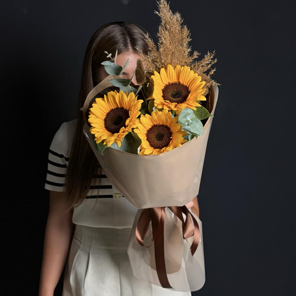 Авторский букет подсолнухов с стильной упаковке😍🌻🔥