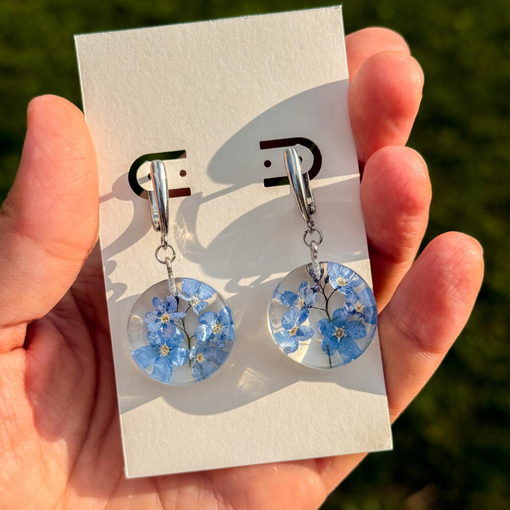 Серьги круглые из незабудки