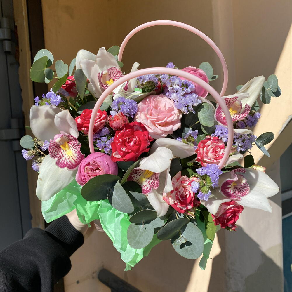 Сумочка микс 🦄 «кислинка» в составе орхидеи, кустовая роза, статица, эвкалипт CINEREA