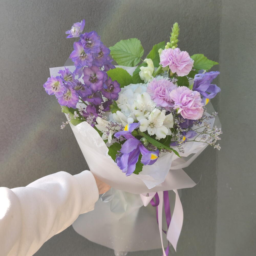 Букет с дельфиниумами💜