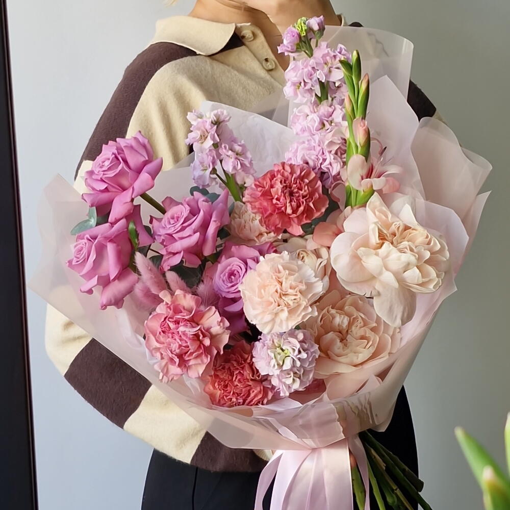 Нежный букет с розами и маттиолой🌸