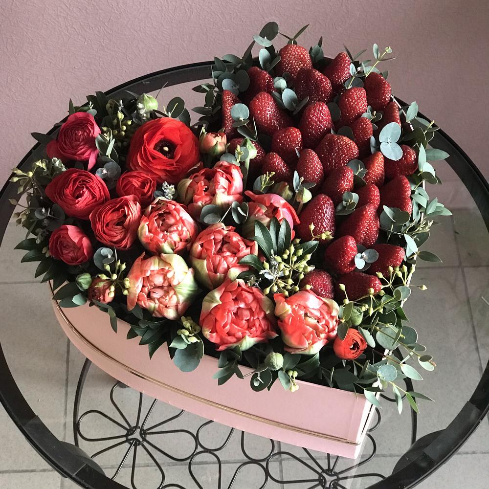 Клубника и Цветы