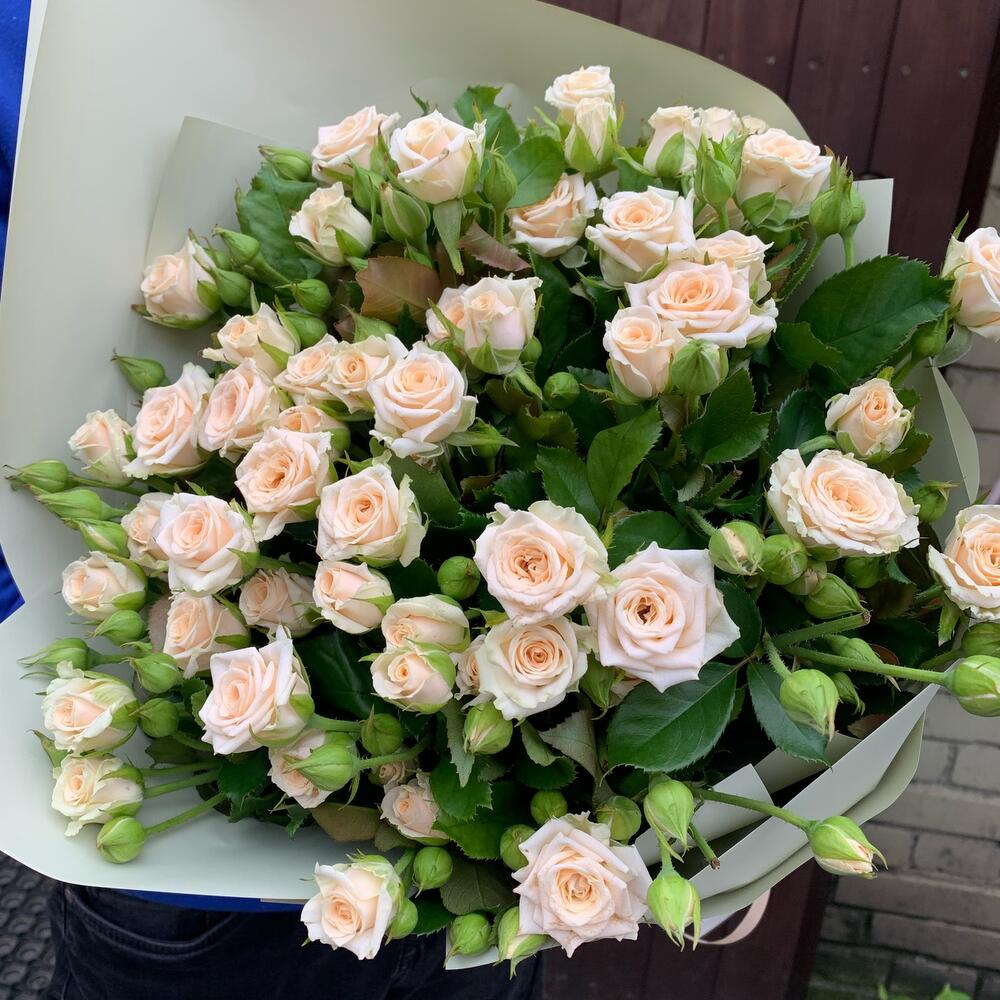 Букет из кустовых роз