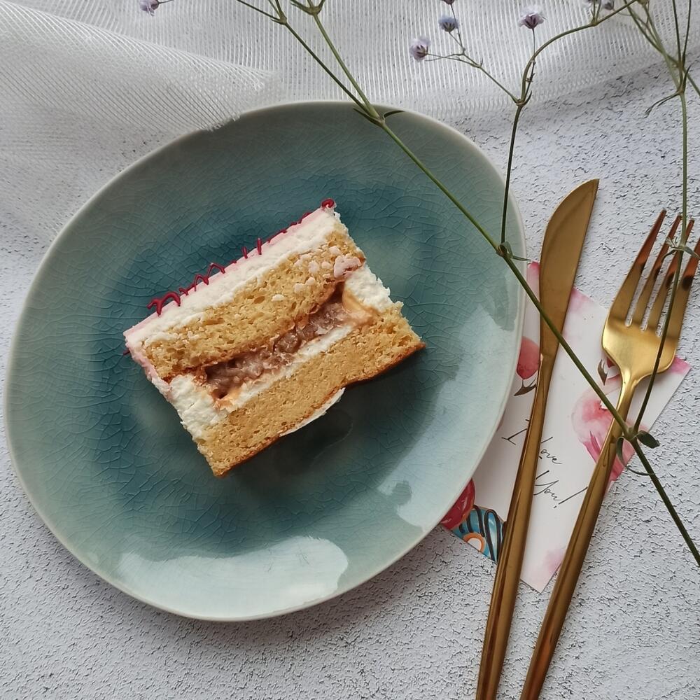 Бенто торт карамельное яблоко и морковные капкейки с солёной карамелью,  Кондитерские и пекарни в Москве, купить по цене 3190 руб, Наборы сладостей  в Karavaynaya с доставкой | Flowwow