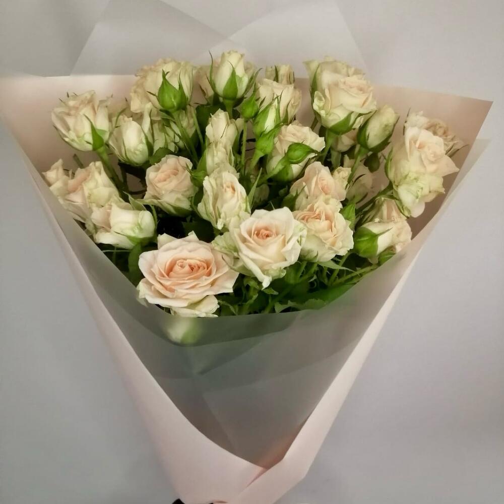 Букет кустовых роз 7 шт