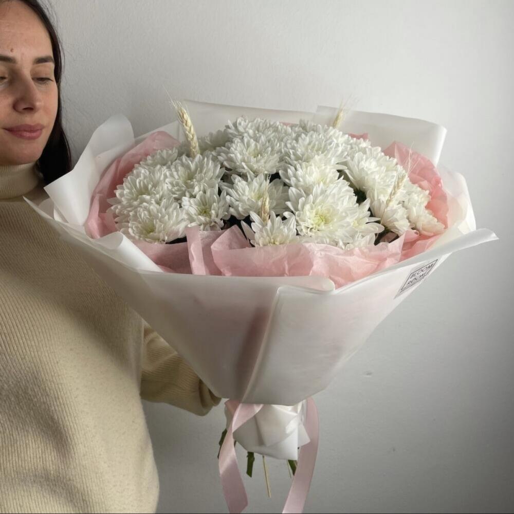 Букет из пышной кустовой хризантемы