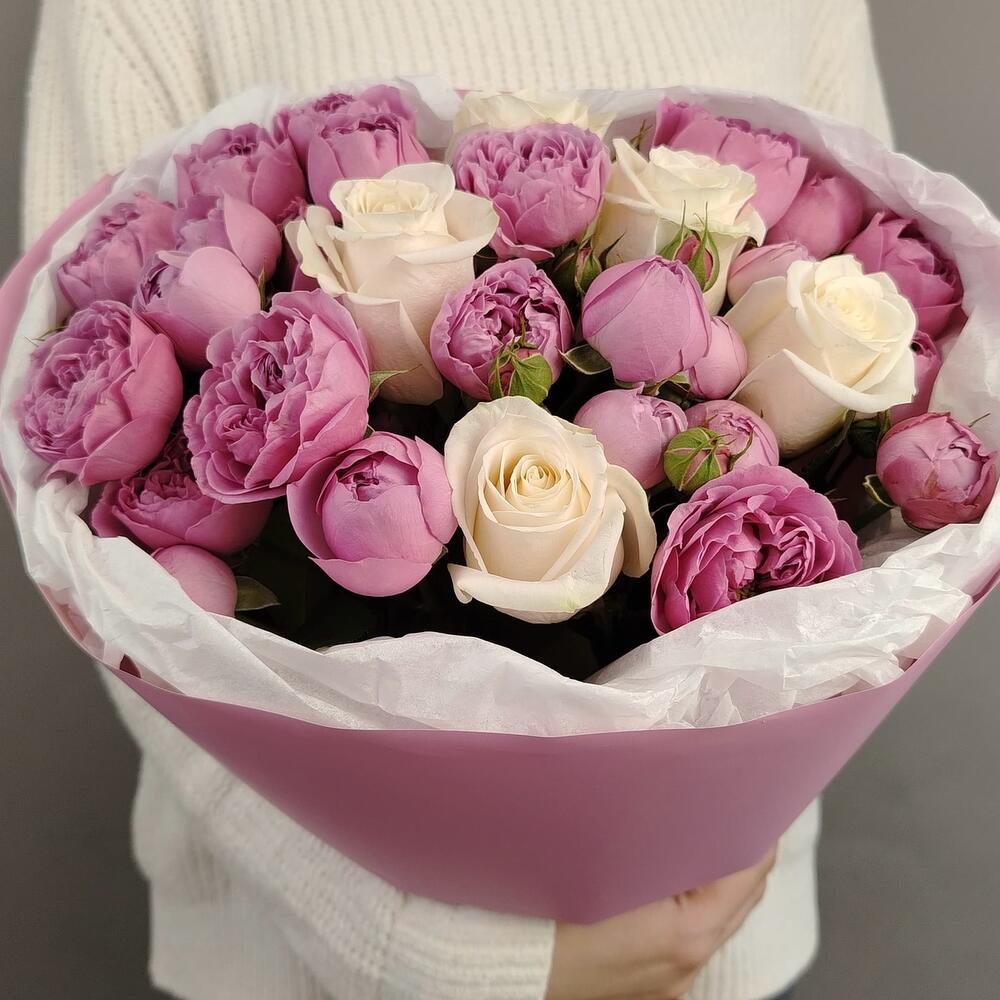 Пионовидные розы 🥀 белые на розовом