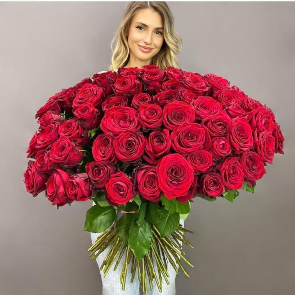 Красные рози Red Naomi 101