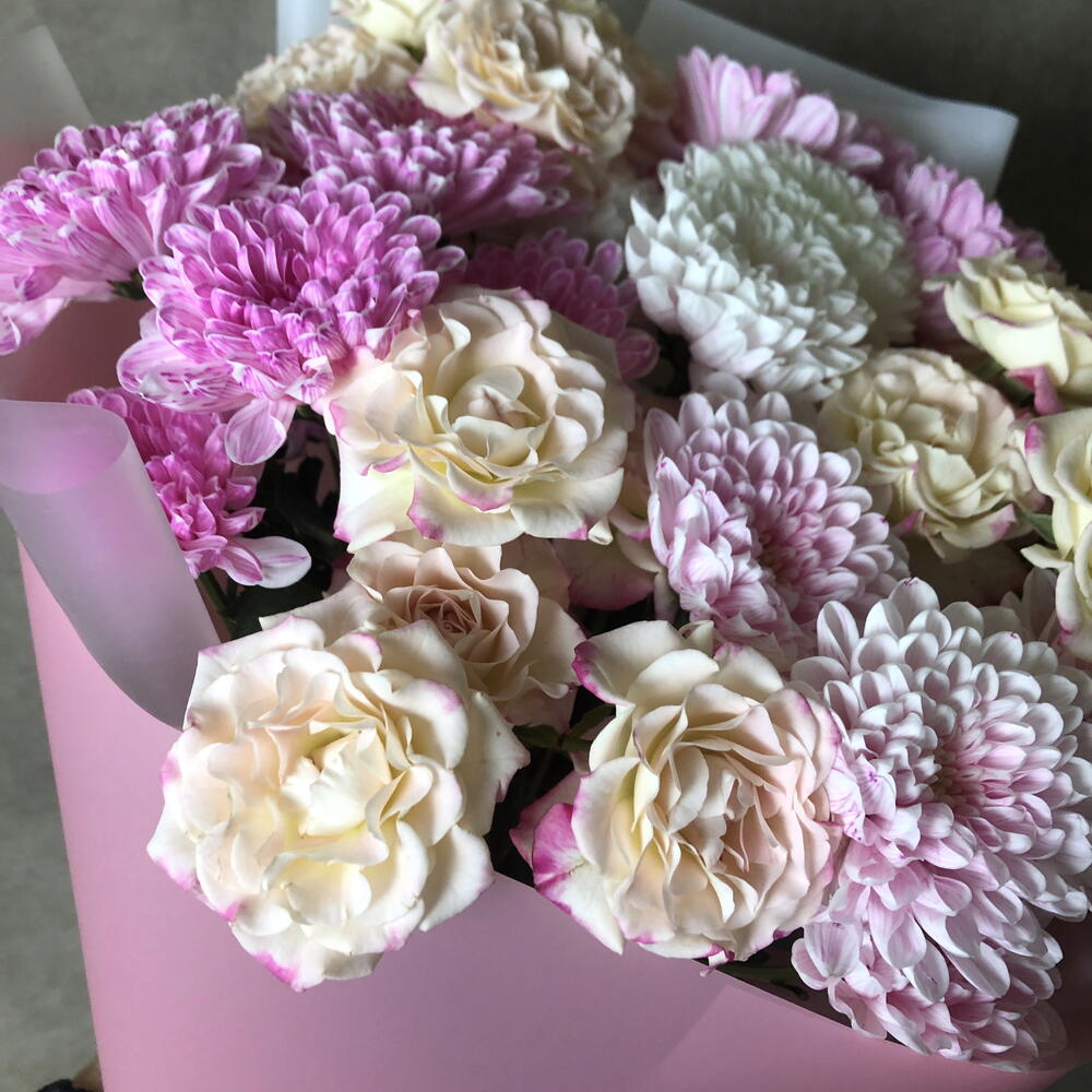 Букет 💐 🌹🔥😍из кустовых роз и Хризантем