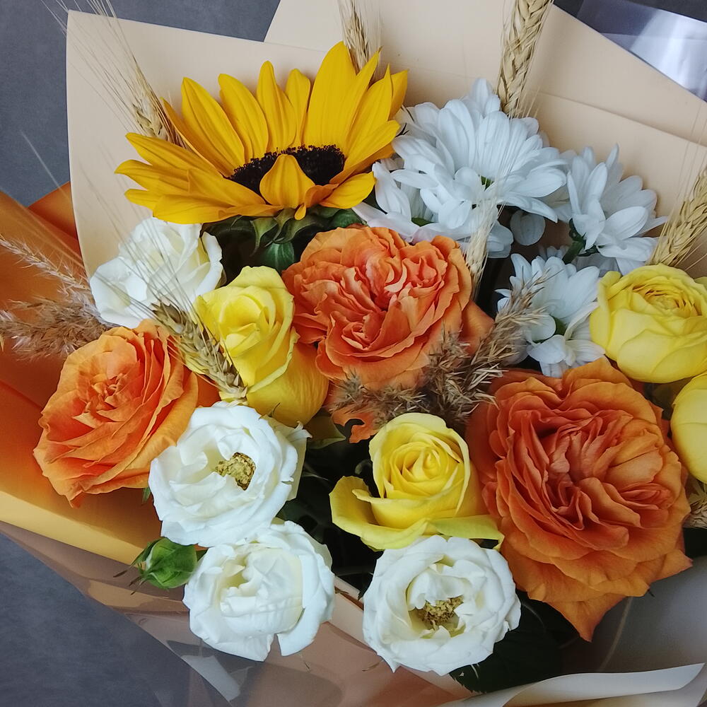 Подсолнух с розами и колосьями 💛