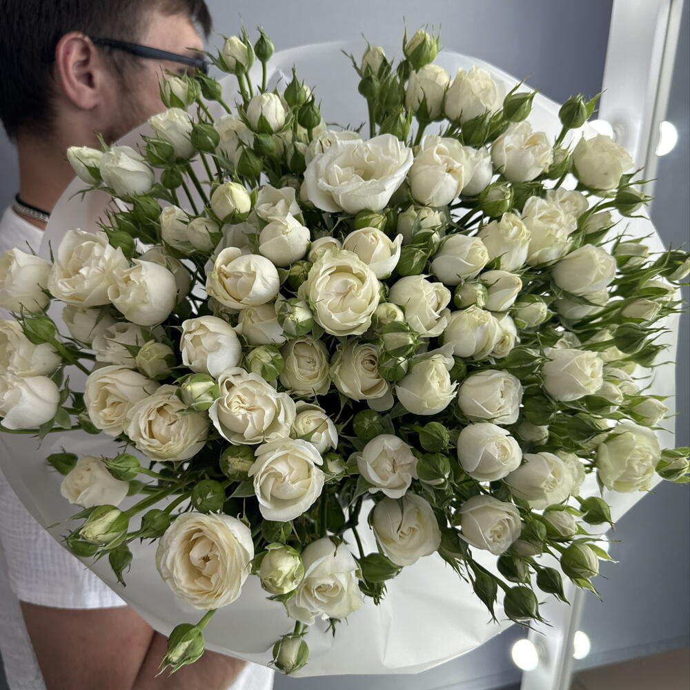 Монобукет из белой кустовой розы 17шт