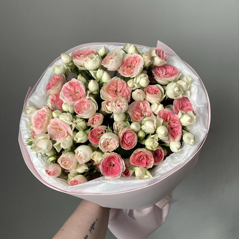 Нежные кустовые розы
