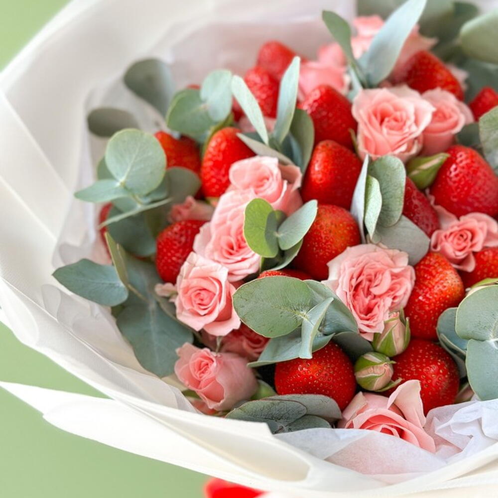 Strawberry bouquet "Freshness" M