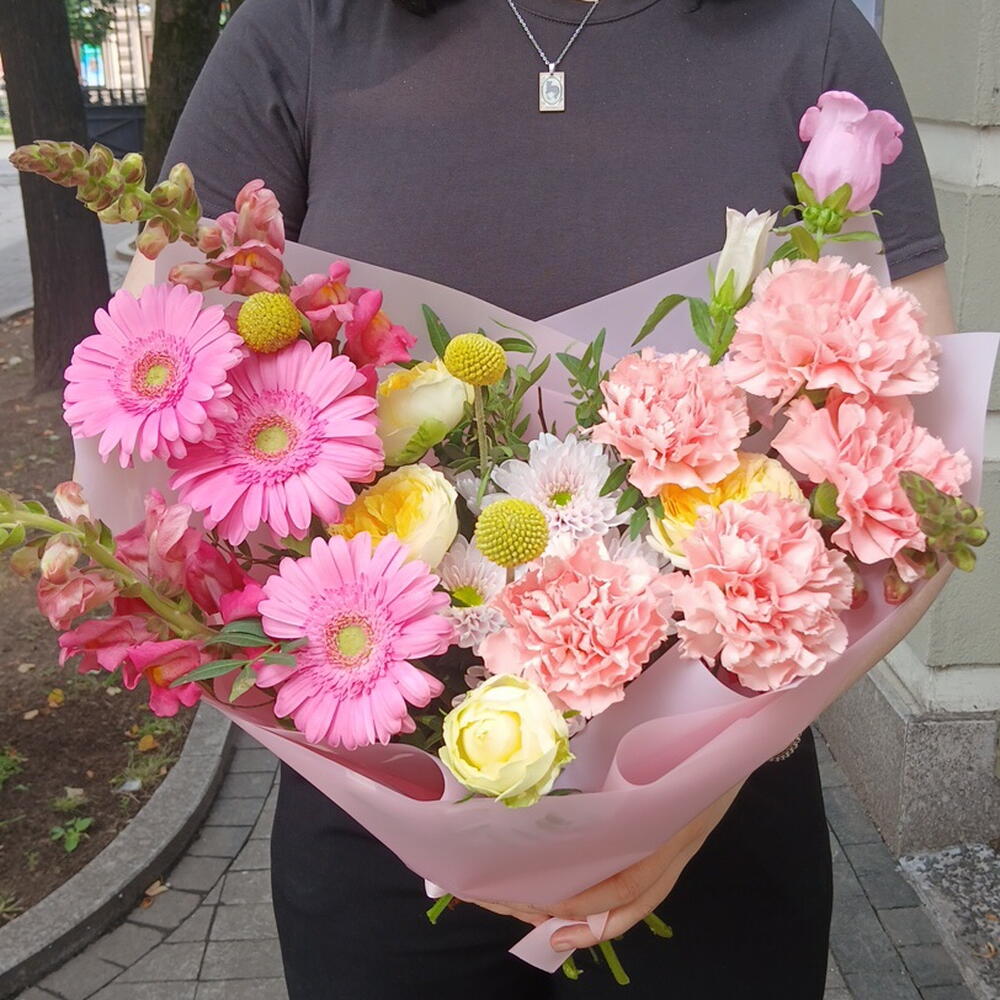 Букет из герберы, гвоздики, леувенбека