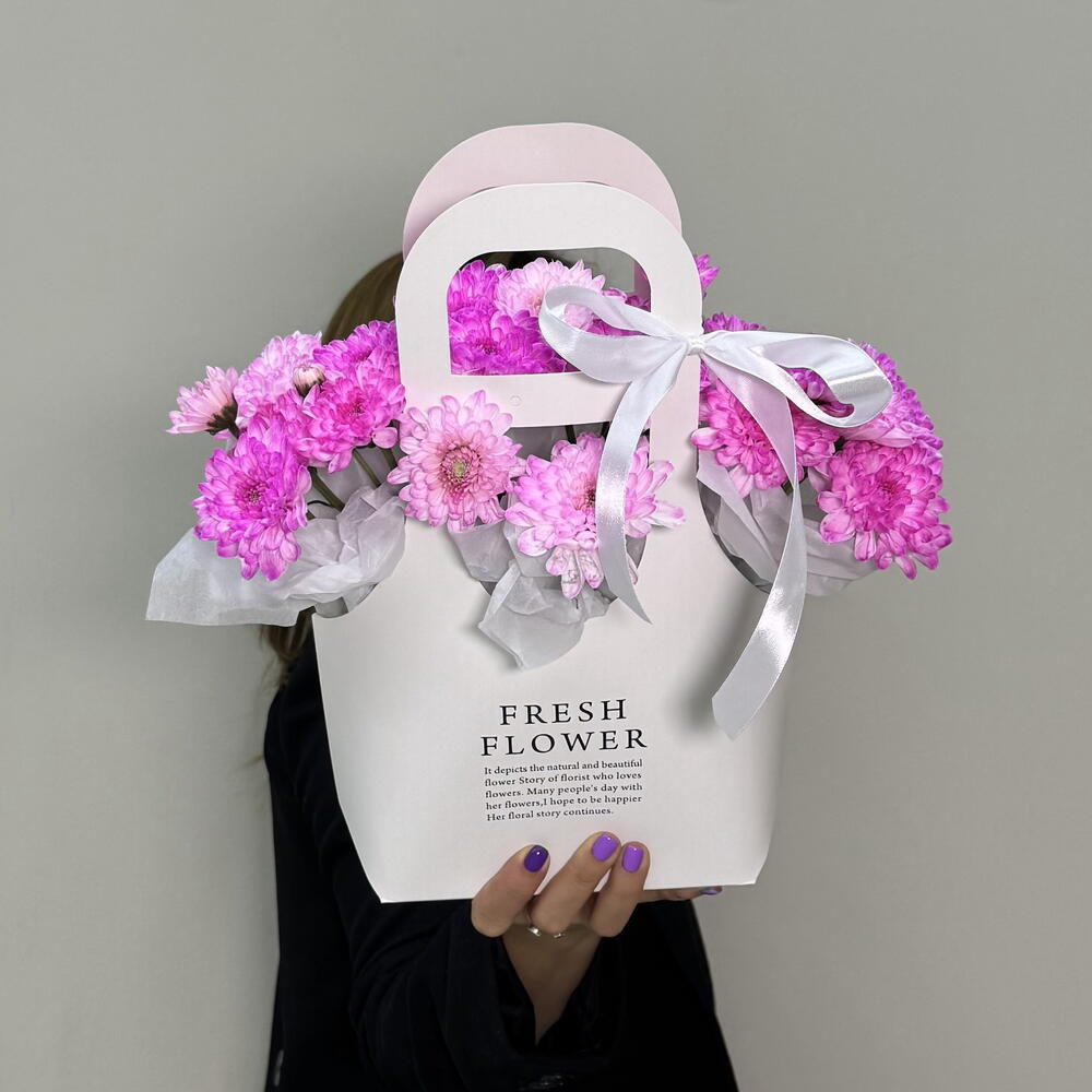 Handbag with pink chrysanthemums