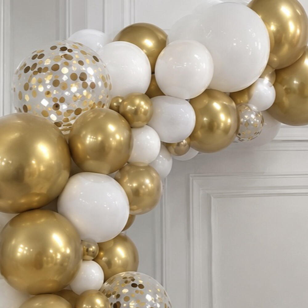 Golden-White Arch photo zone
