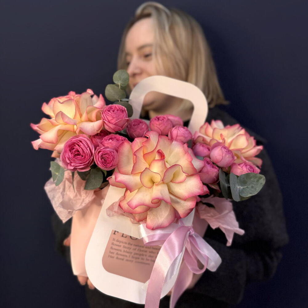 Букет яркий «Мечтай. Твори. Люби💗» с пионовидной розой и эвкалиптом