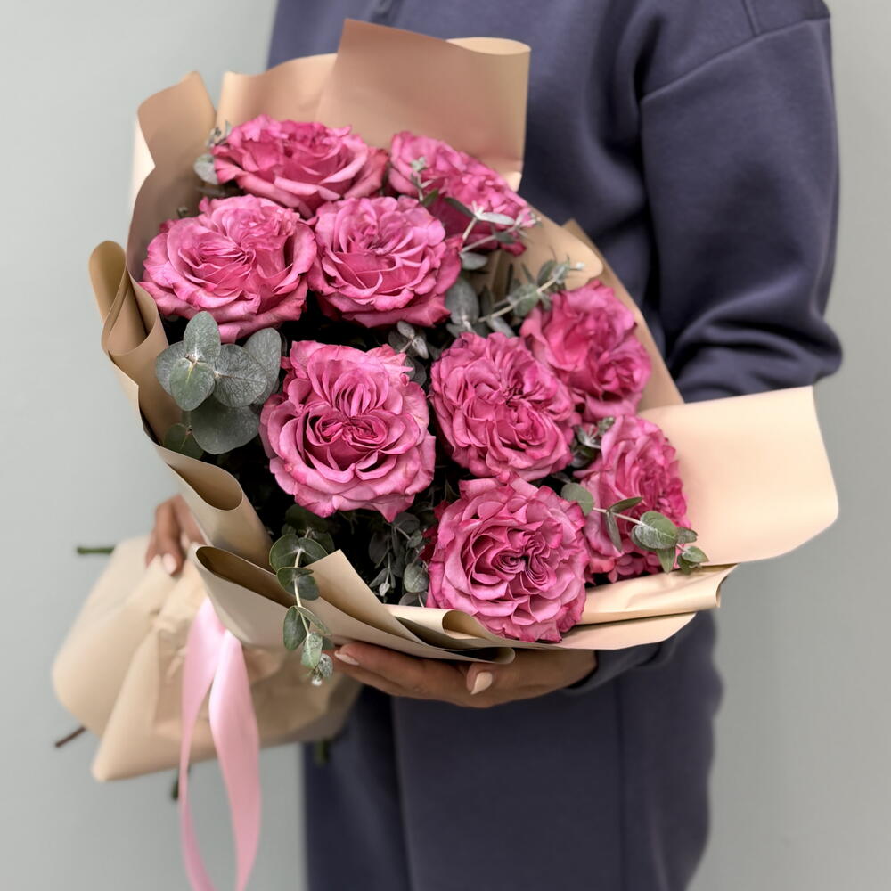Монобукет «Secret of Love 🌹» из пионовидных роз сорта Кантри Блю и эвкалипта 🌸