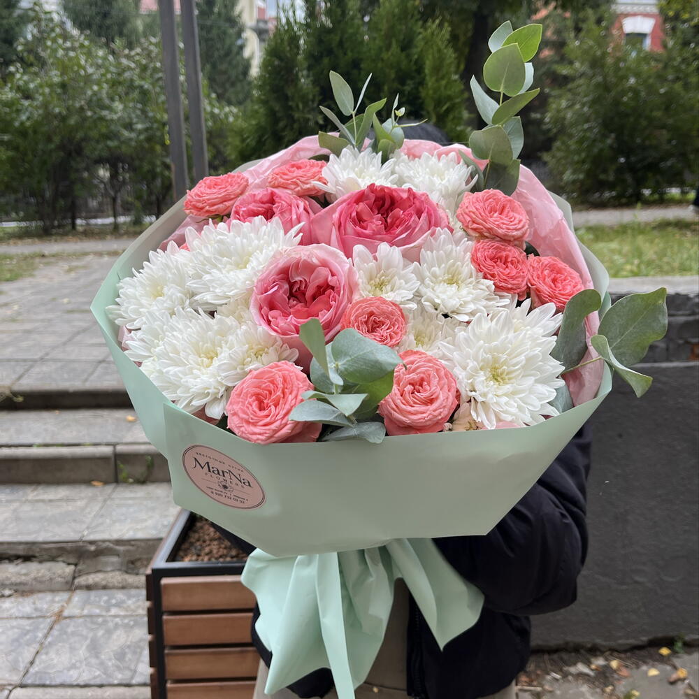 Авторский букет с пионовидными розами