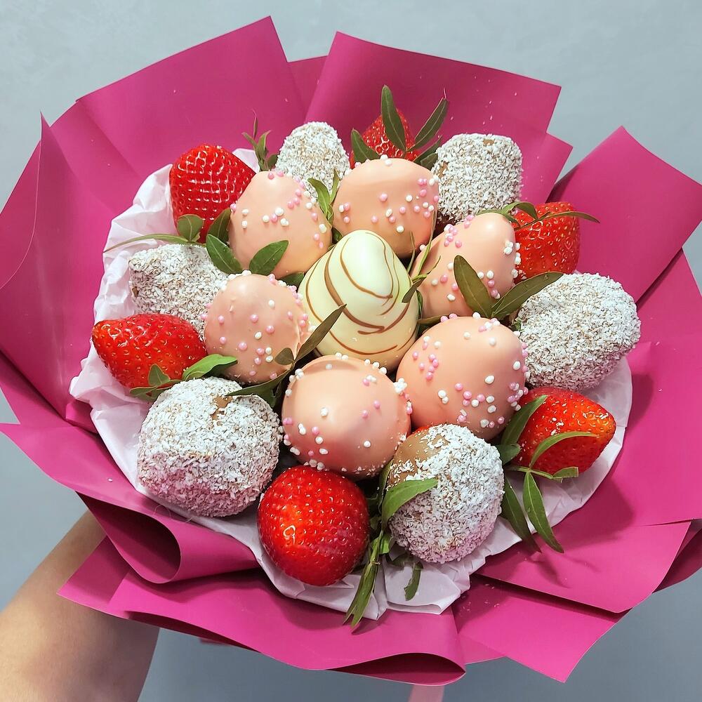 Букет из клубники в шоколаде, Цветы и подарки в Электростали, купить по ...