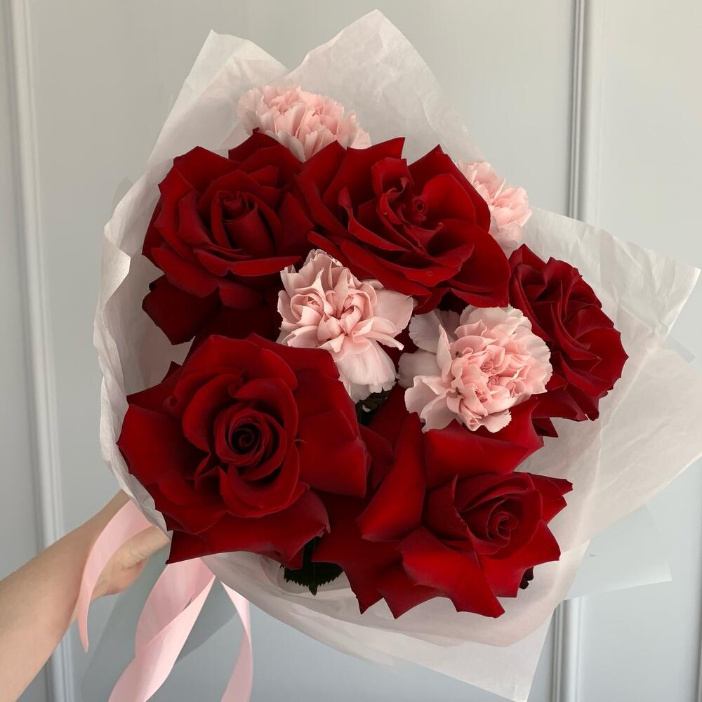 Яркий букет 🌹 Французские Розы и диантусы