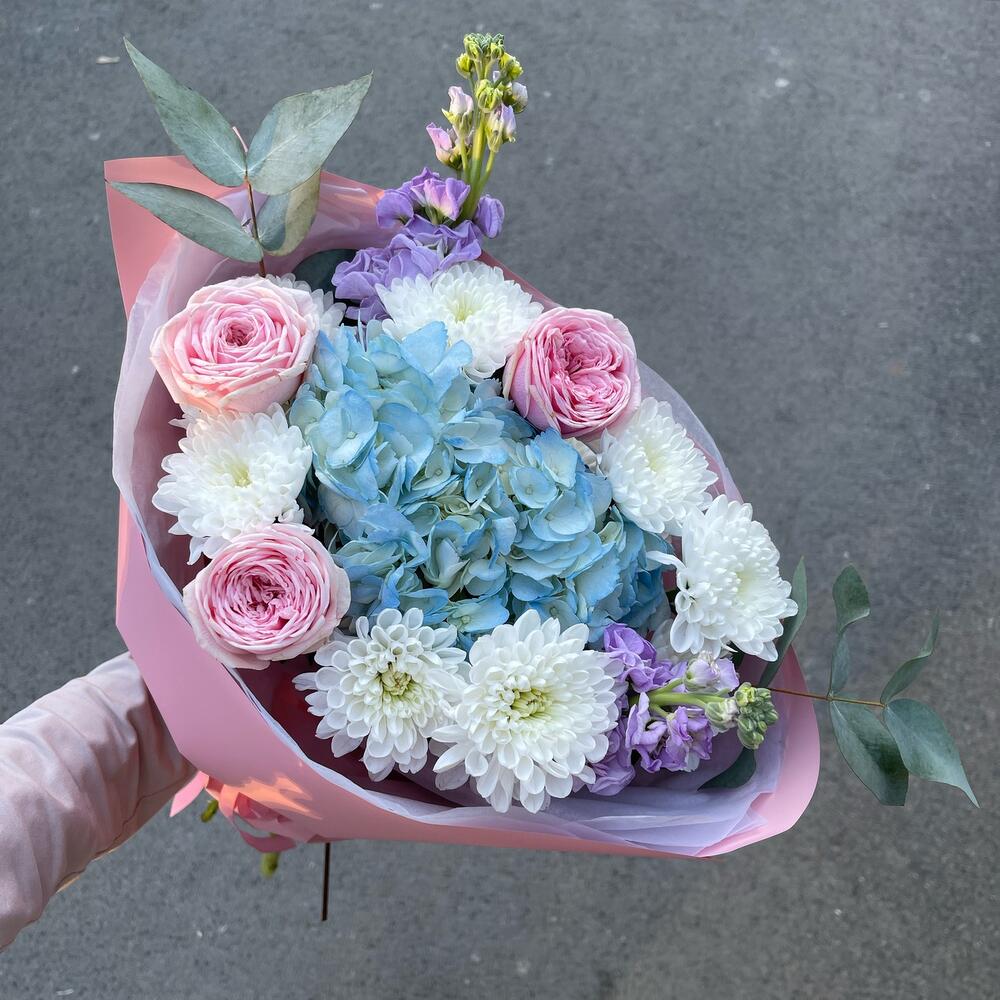 Гортензия, роза, хризантема, маттиола