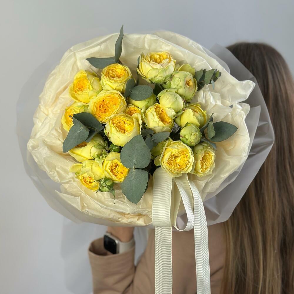 Яркий солнечный букет кустовые пионовидные жёлтые розы Silva Sunny как пионы размер