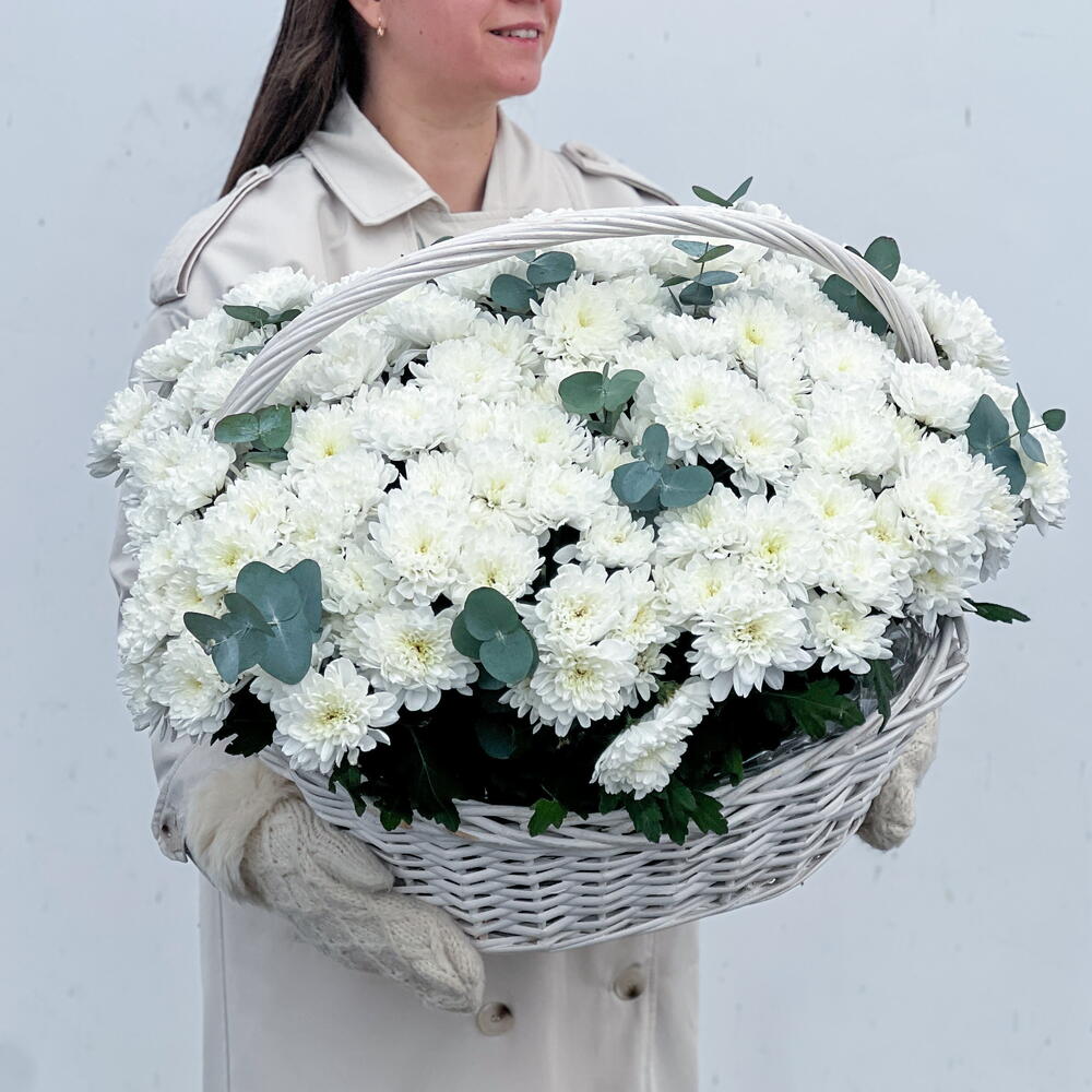 Большая корзина с хризантемами
