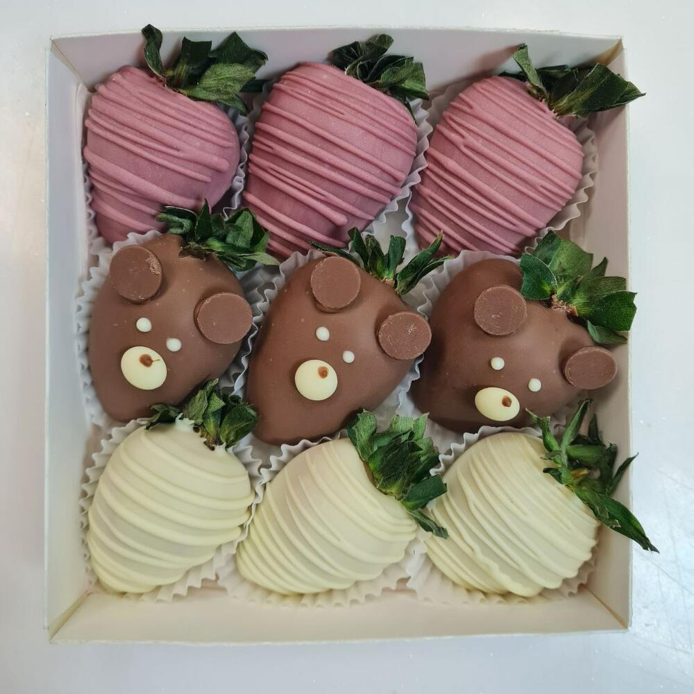 Strawberry chocolate with teddy bear pattern