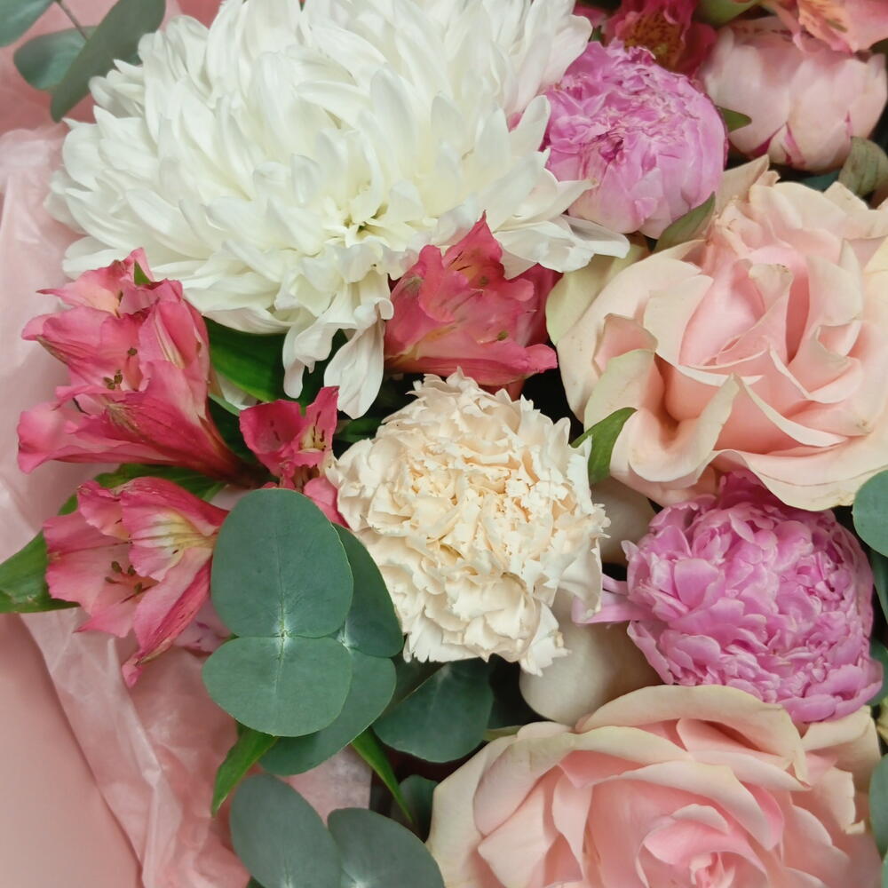 Пышный сборный букет