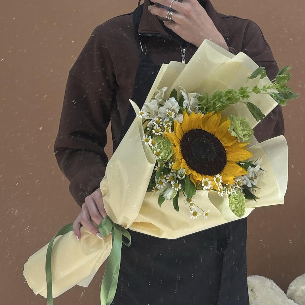 Букет с подсолнухом