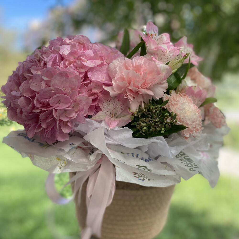 Цветы в корзине 🌸🌸🌸💗