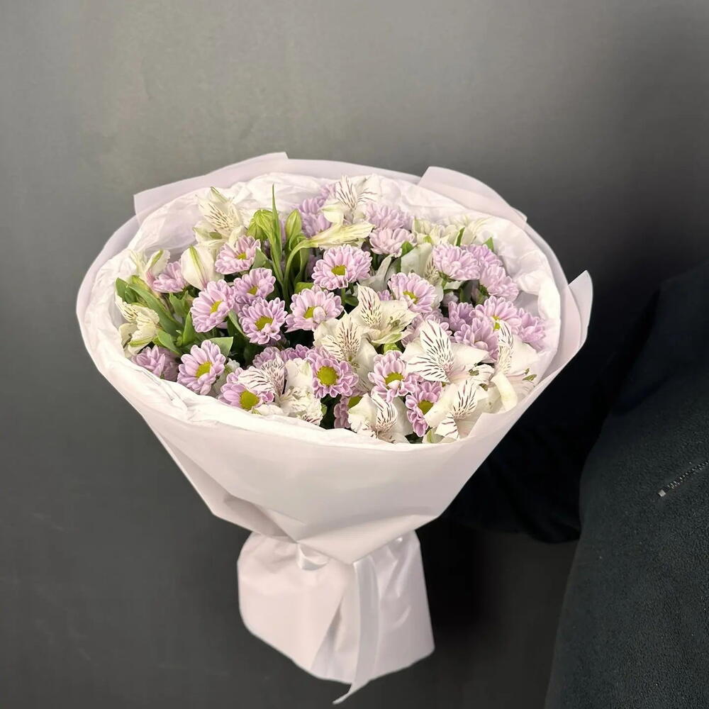 Сантини и альстромерия