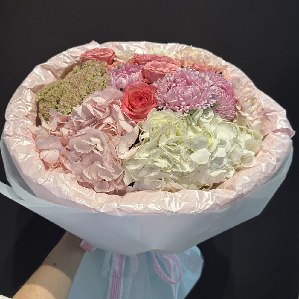 Букет кустовая роза, эустома, роза Джумилия, астра, гортензия