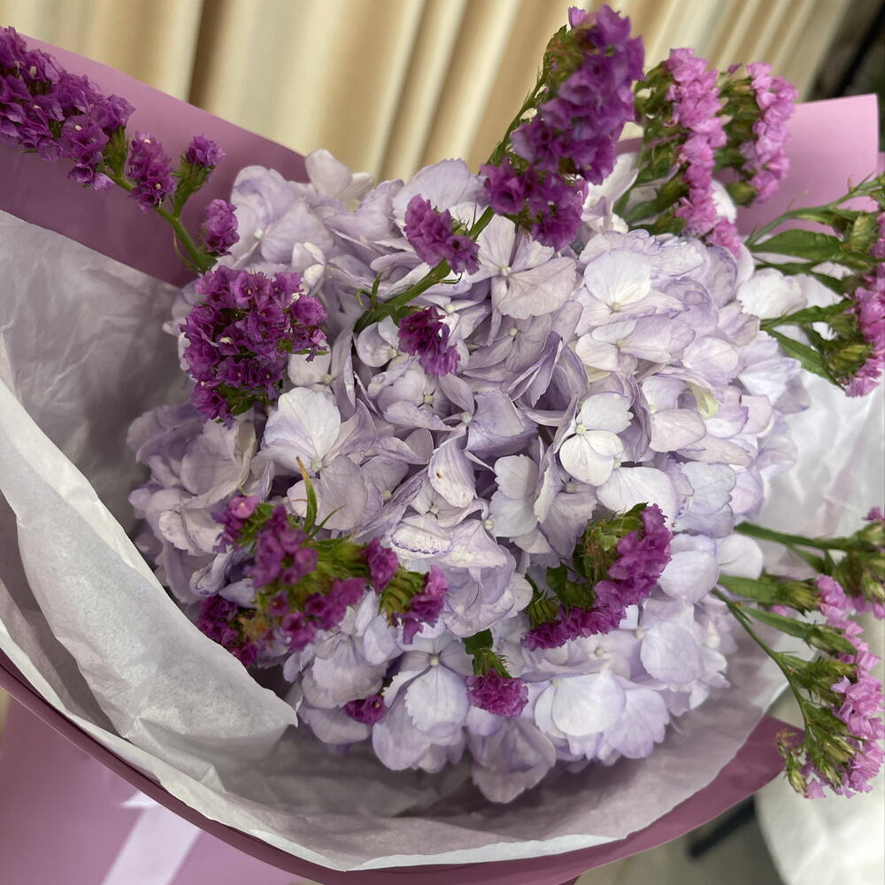 Букет комплимент с гортензией и статицей💕