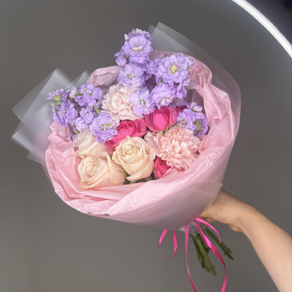 Букет дня ❣️Цветочный комплимент с матиолой, розочками и диантусами
