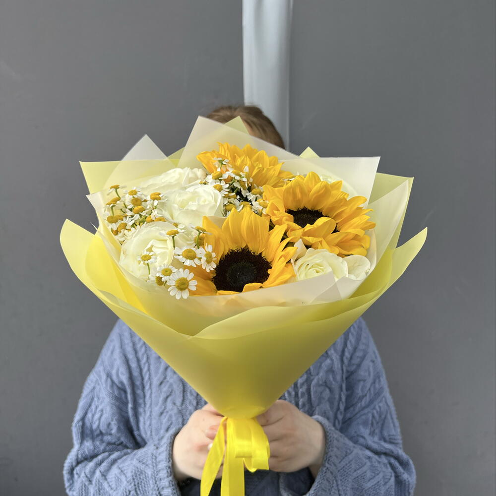 Подсолнухи с розами 💛