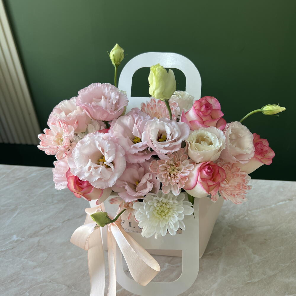 Композиция с эустомой и розой 🌸