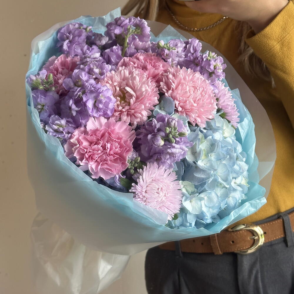 Букет «баблгам 💕🛼» с Астрой, маттиолой, гортензией