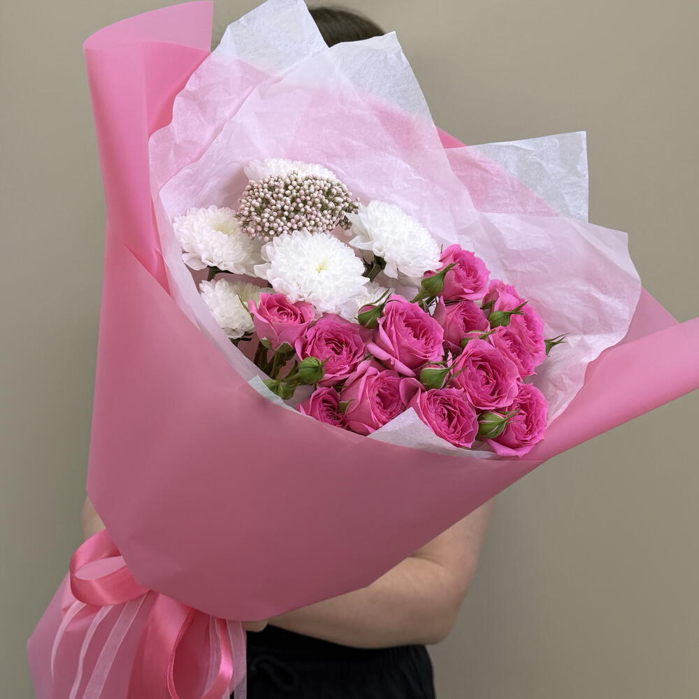 Букет-комплимент: кустовая роза, озотамнус и хризантема алтай 💐