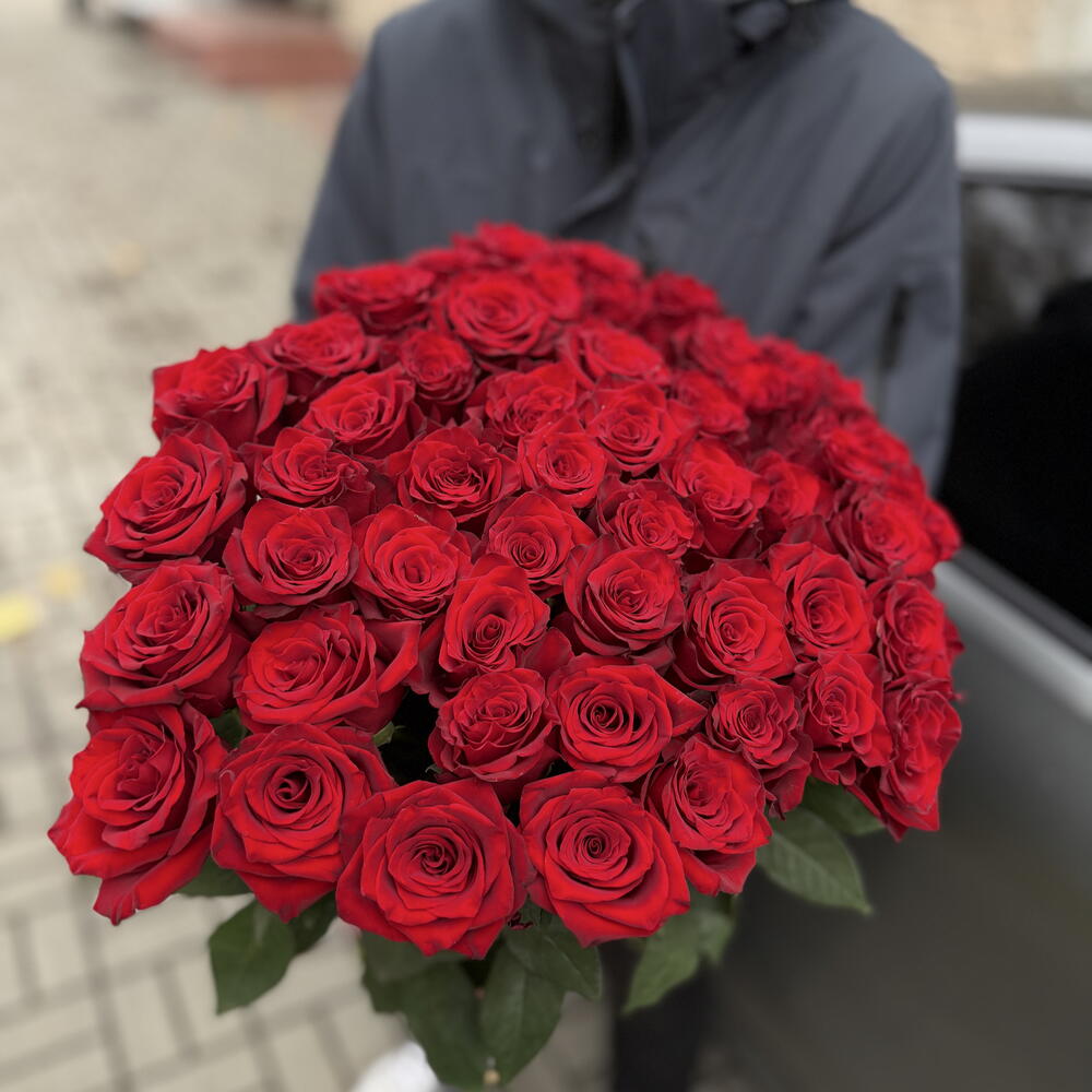 Букет из 51 Эквадорской метровой розы