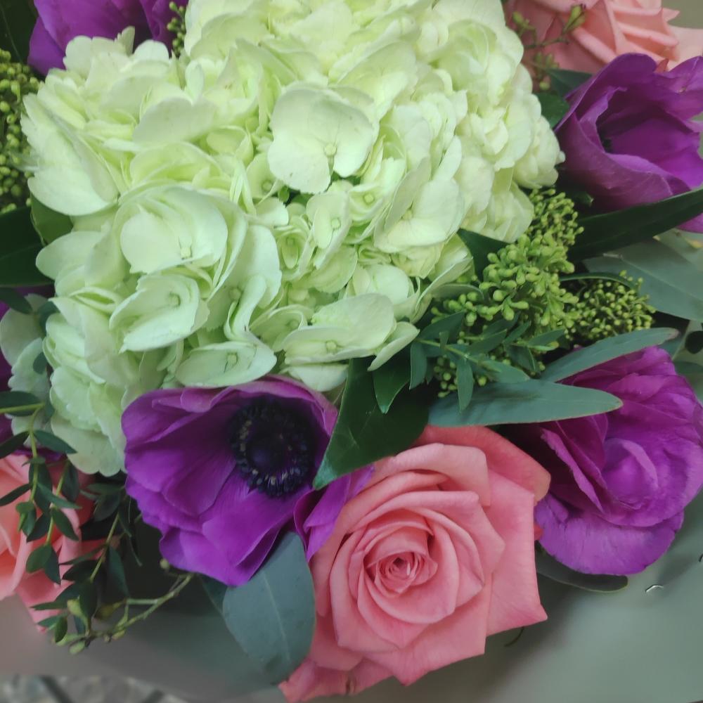 Букет цветов с анемонами
